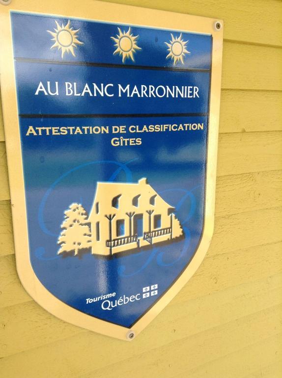 Gite Au Blanc Marronnier Racine Exterior foto